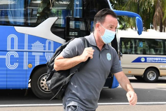 脱了小裙子扒了小内裤视频